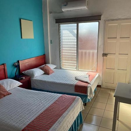 Hotel Villa Margarita Флорес Экстерьер фото