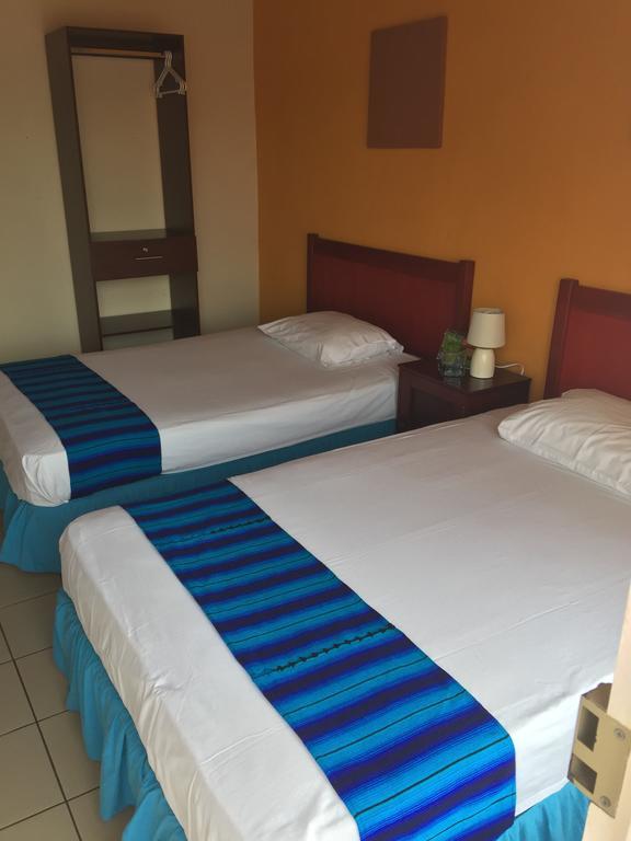 Hotel Villa Margarita Флорес Номер фото