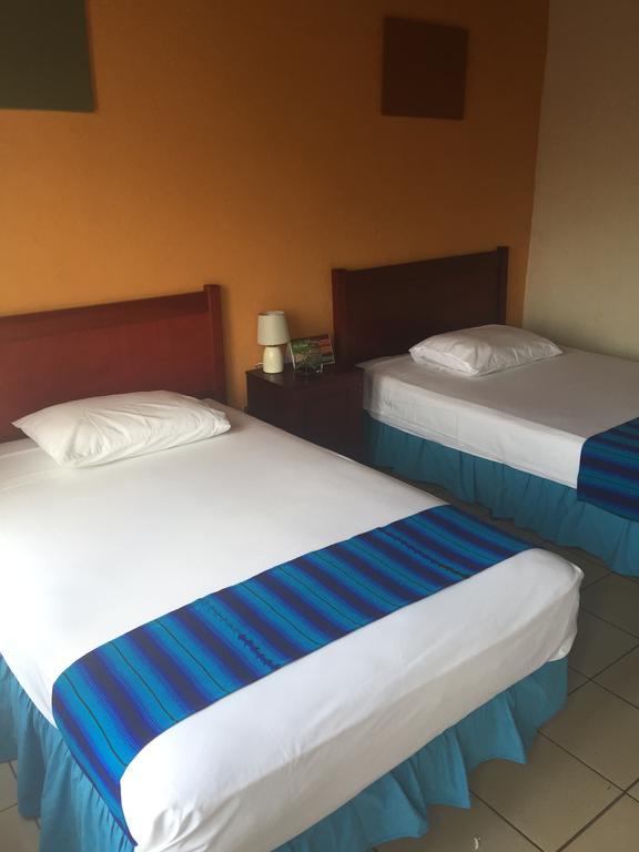 Hotel Villa Margarita Флорес Номер фото