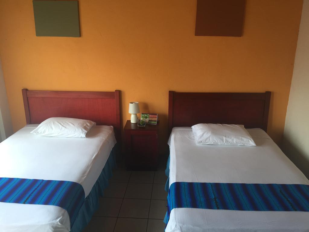 Hotel Villa Margarita Флорес Номер фото