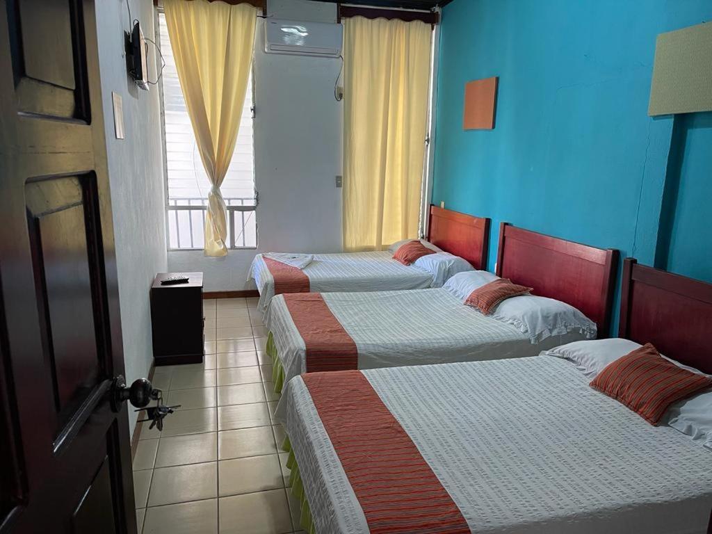 Hotel Villa Margarita Флорес Экстерьер фото