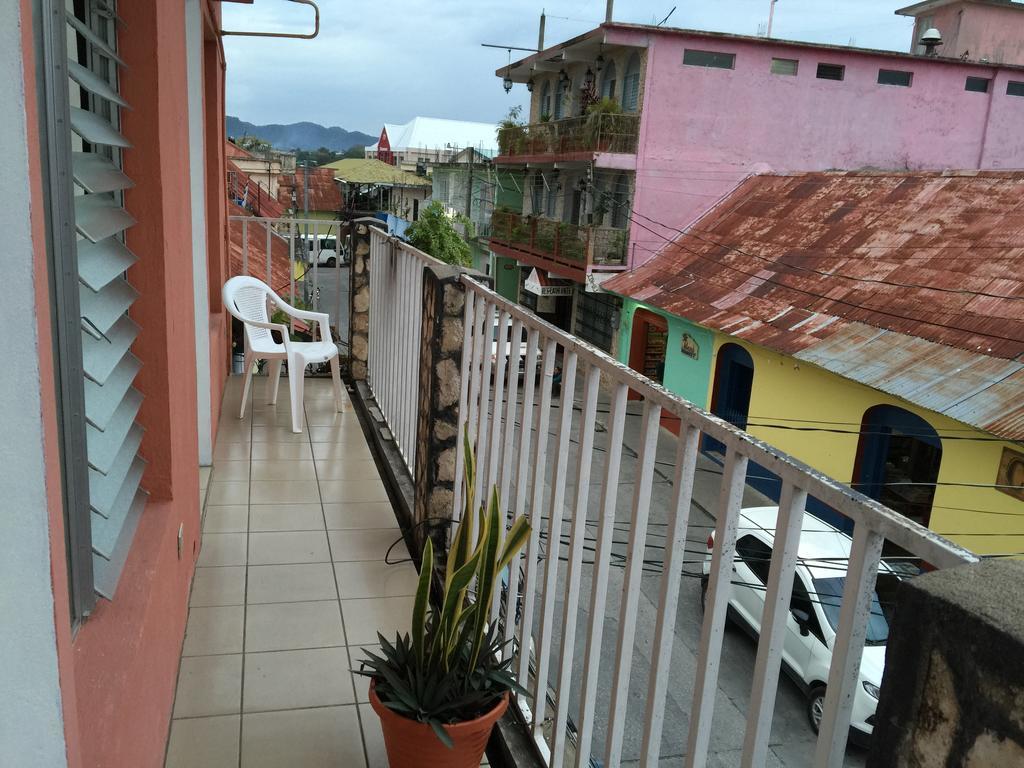 Hotel Villa Margarita Флорес Экстерьер фото