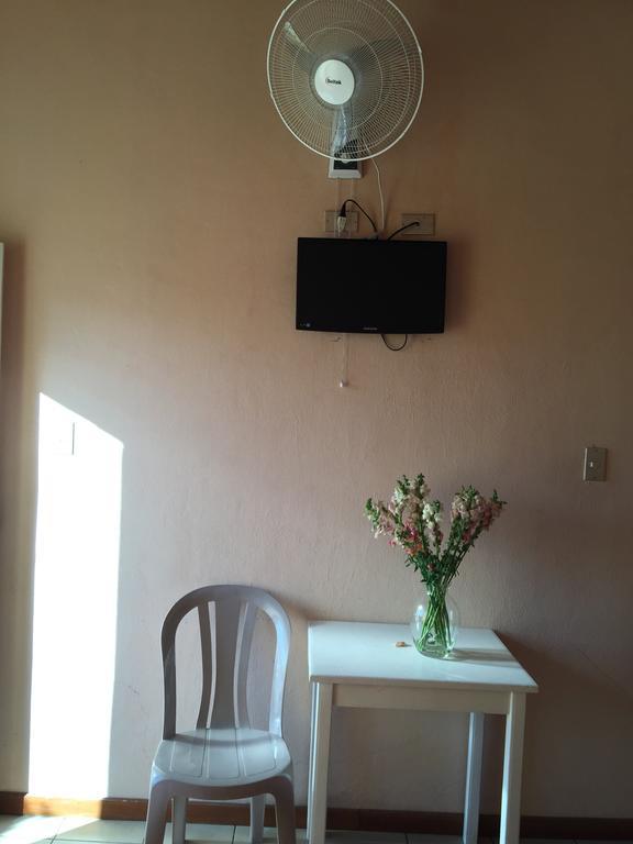 Hotel Villa Margarita Флорес Номер фото