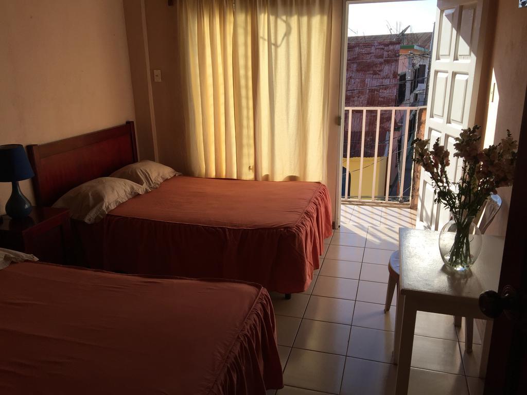 Hotel Villa Margarita Флорес Номер фото