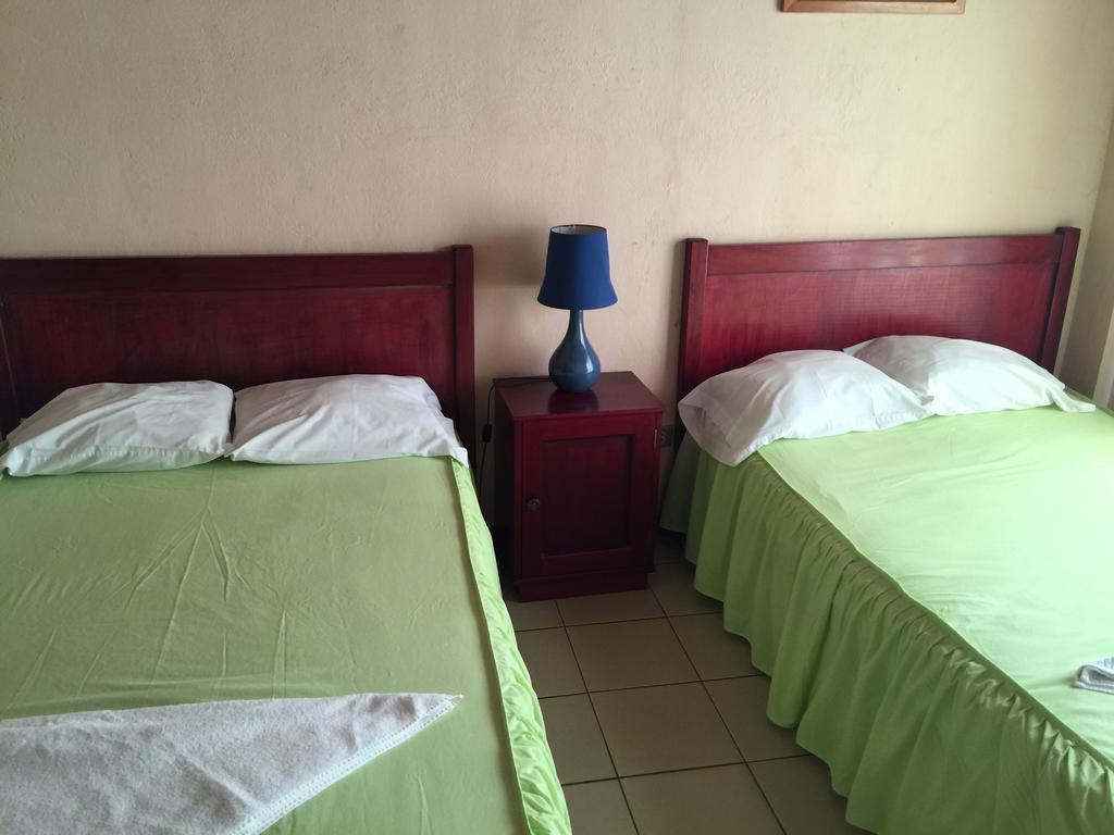 Hotel Villa Margarita Флорес Номер фото